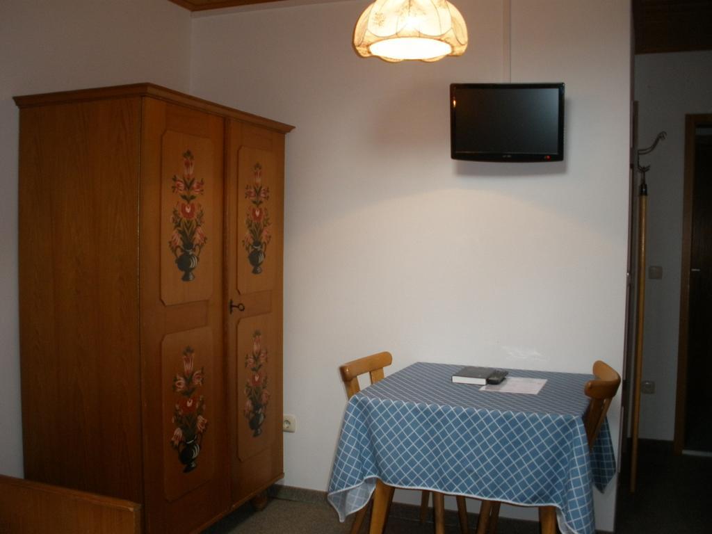 ホテルAlpengasthof Zur Loisach Grossweil 部屋 写真