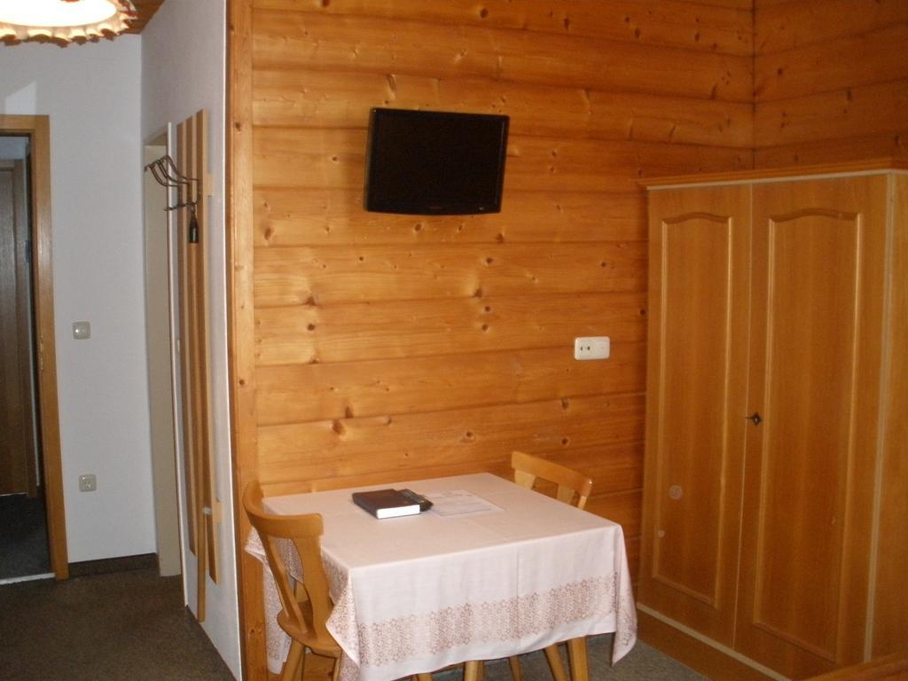 ホテルAlpengasthof Zur Loisach Grossweil 部屋 写真