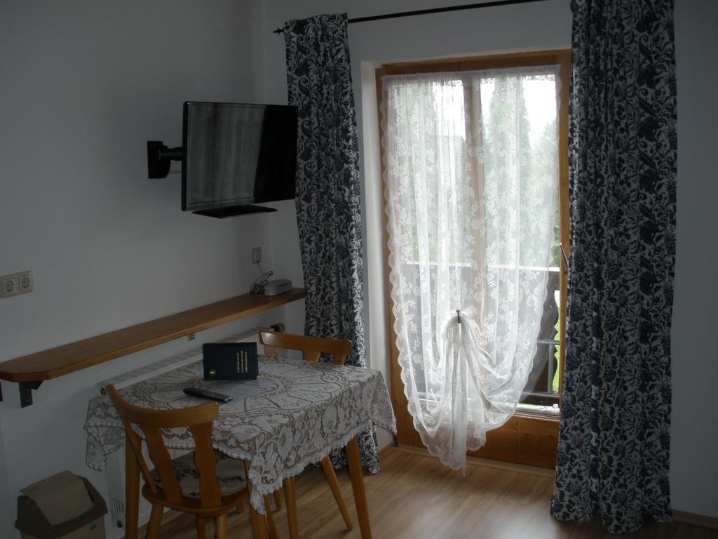 ホテルAlpengasthof Zur Loisach Grossweil 部屋 写真
